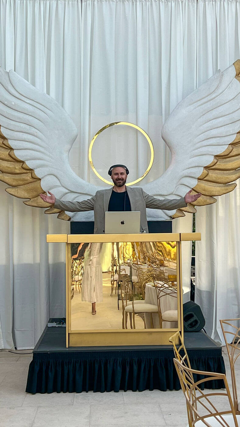 luxury-gold-mirror-dj-booth-wedding-decoration-greece