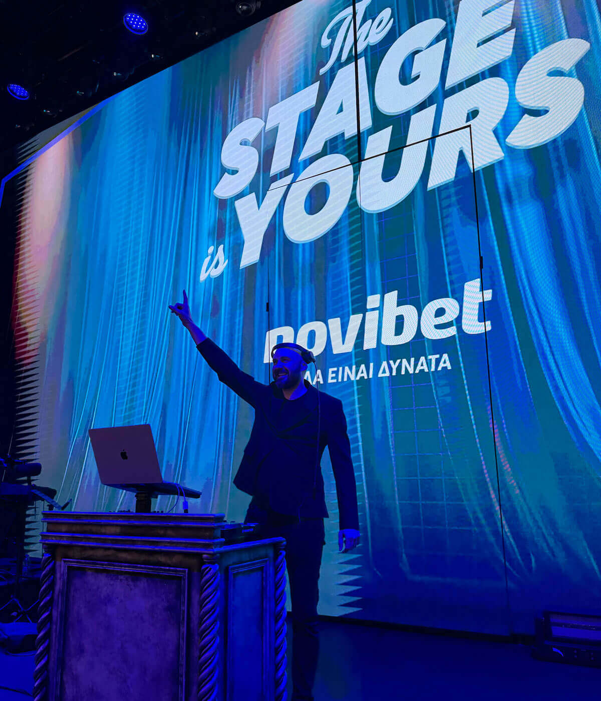 corporate-event-dj-novibet-stage-greece